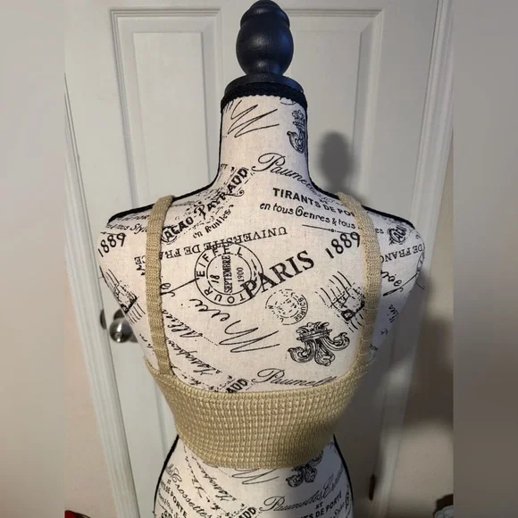 Uniqlo Beige Knit Crop Top - Picture 2 of 3